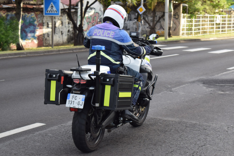 Contrôle de vitesse de la Police Nationale à la Jamaïque en présence du Préfet 