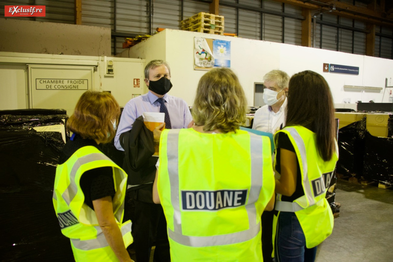 Le Préfet de La Réunion a réceptionné 1 million de masques à l'aéroport