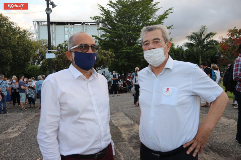 Hommage au professeur décapité sur le Parvis des Droit de l'Homme