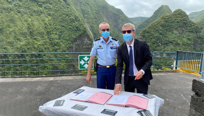 Le colonel Pierre Poty est nommé commandant de la Gendarmerie de La Réunion, et  Olivier Meyrueis, directeur d'EDF Réunion, ont signé une convention