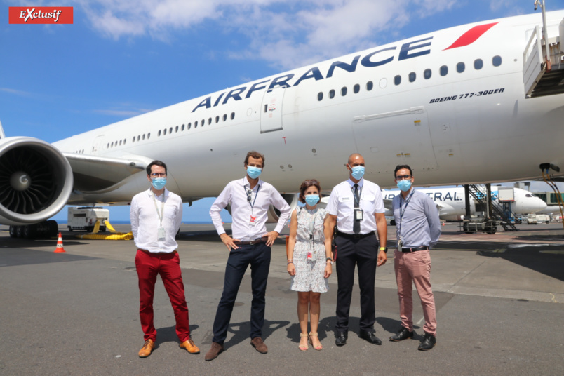 Erwan Edern, responsable communication et partenariat, Gaëtan Painvin, directeur commercial, Claire Tabakian, directrice régionale Air France, Stéphane Armand, agent de passage, et Jérôme Fruchet, chef d'escale adjoint Océan Indien