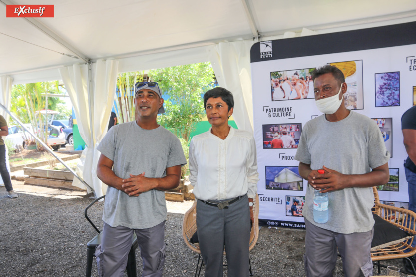 Ericka Bareigts avec des bénéficiaires du chantier d'insertion du Case de Domenjod