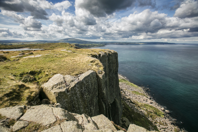 Les falaises de pierre de dragon de Fair Head