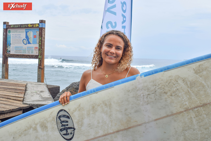 Alice Lemoigne, championne du monde de longboard, surfe avec le Crédit Agricole