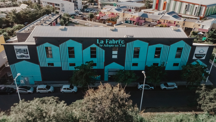 Le centre d'affaires est situé dans un bâtiment de 2 étages situé 44 avenue des Maldives à Saint-Louis