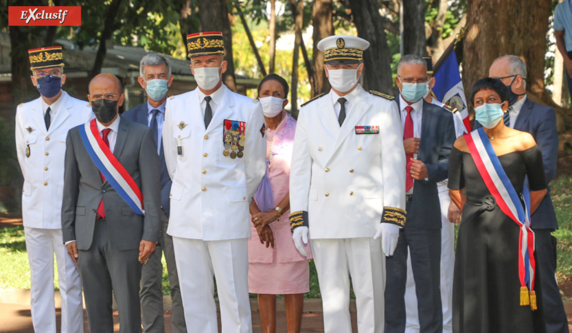 Au premier rang: Philippe Naillet, député, général Yves Métayer, commandant des FAZSOI, Jacques Billant, Préfet, et Ericka Bareigts, ex-Ministre et maire de Saint-Denis. Au deuxième rang: général Pierre Poty, commandant de la Gendarmerie Réunion, Alain Chateauneuf, 1er président de la Cour d'appel, Huguette Bello, présidente de la Région, Cyrille Melchior, président du Département, et Denis Chausserie-Laprée, procureur général