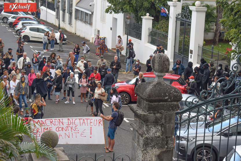 Les manfestations anti pass sanitaire se poursuivent partout en France. Ici devant la Préfecture de La Réunion récemment