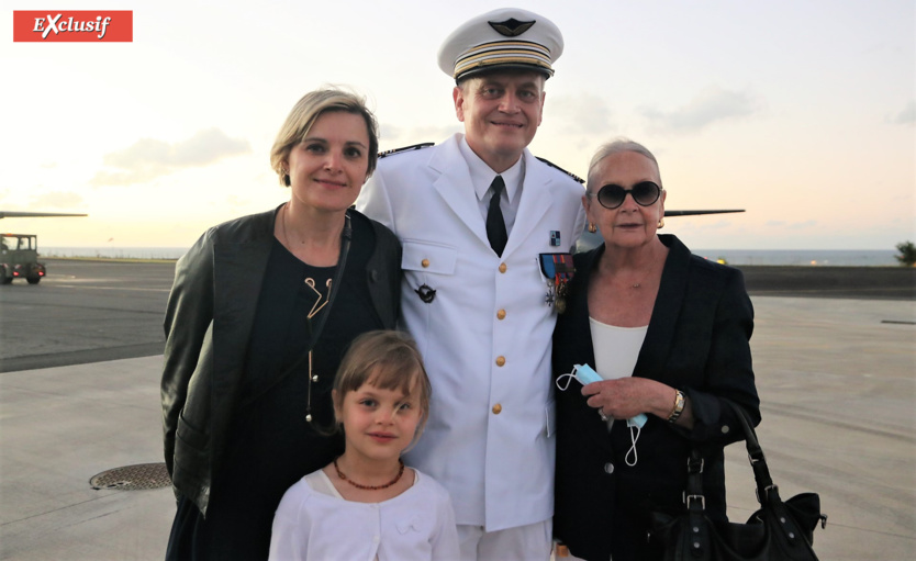 Le lieutenant-colonel Romain Gaston avec son épouse Marie, leur fille Hortense, et sa mamn Danièle