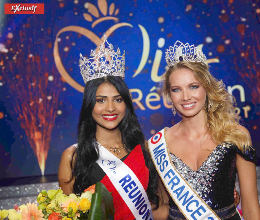 Deux belles jeunes femmes, brune et blonde