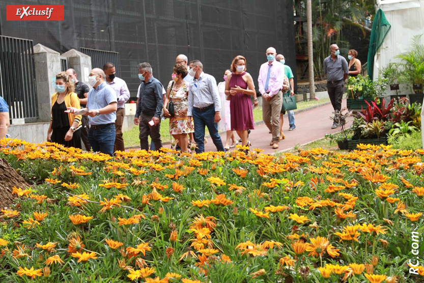 Un jardin bien fleuri pour accueillir les visiteurs