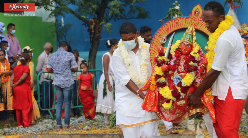 Marche sur le feu au temple tamoul du Chaudron: photos