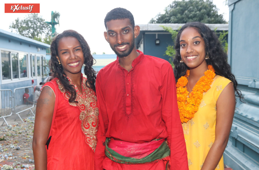 Marche sur le feu au temple tamoul du Chaudron: photos