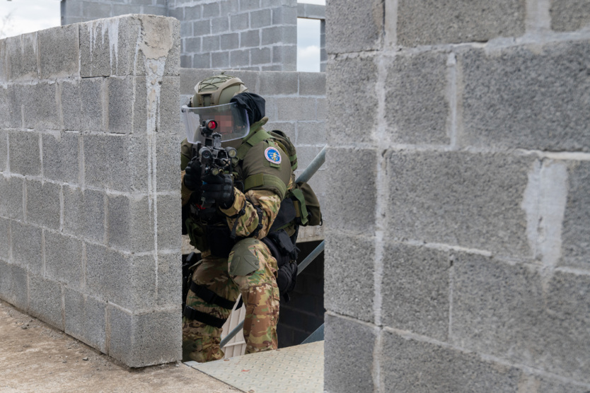 Une intervention armée grandeur nature