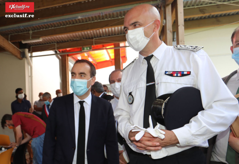 Sébastien Lecornu, Ministre des Outre-mer, et Laurent Fraysse, directeur territorial de la Police Nationale