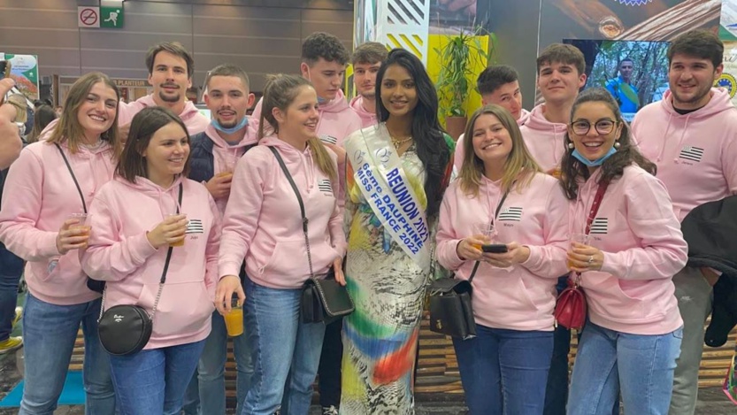 Dana Virin, Miss Réunion 2021, 6ème dauphine Miss France 2022, très sollicitée pour des photos toute la journée...