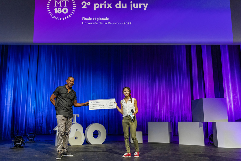 Samantha Aguillon du laboratoire PIMIT a remporté le 2e prix du jury, le prix du public et le prix Ploceus