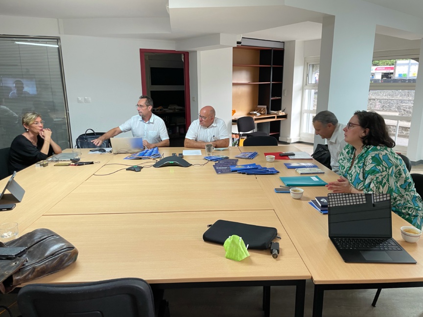 Rencontre avec les bailleurs membres de l’ARMOS en présence d’Anne Séry, directrice générale de la SEMADER et de la SODIAC, Thierry Ouillon, directeur général de la SIDR, Denis Chidaine, délégué de l’ARMOS