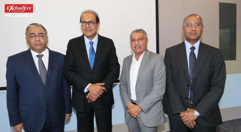 Donald Payen, conseiller spécial du Ministre, Steven Obeegadoo, Vice-Premier-Ministre de Maurice, Younous Ravate, consul honoraire de Maurice à La Réunion, et Salim Joomun, directeur de cabinet du Ministre