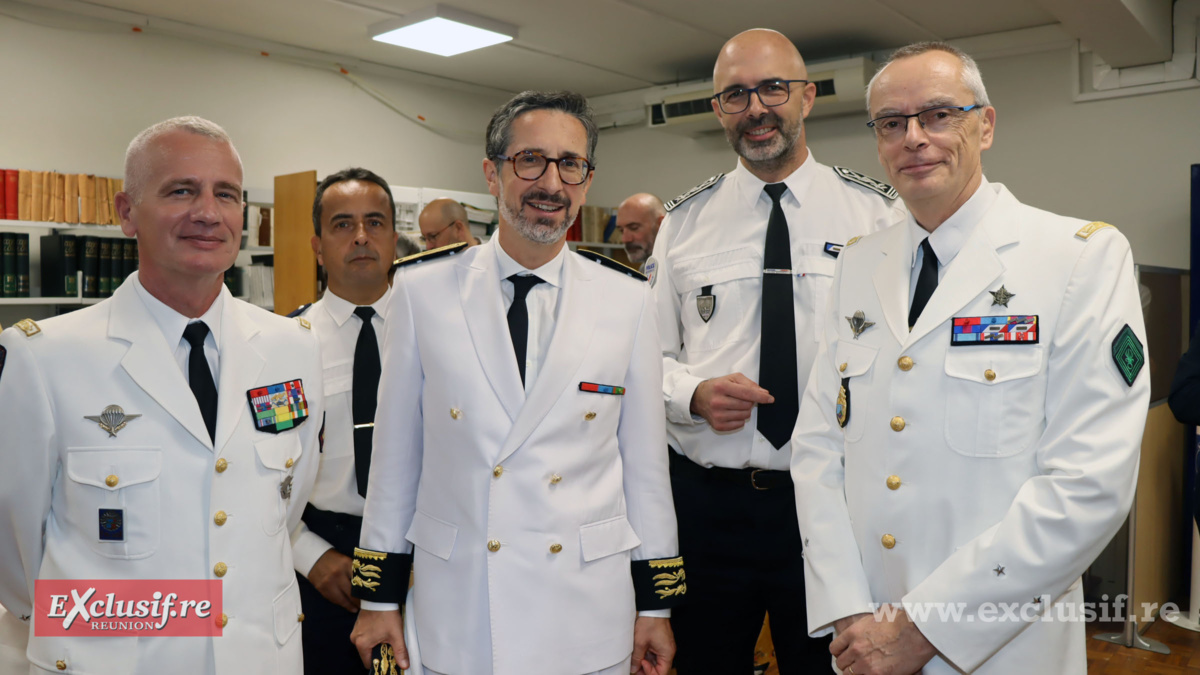 Général Laurent Cluzel, commandant des FAZSOI, Serge Faustin, directeur adjoint de la PAF, Jérôme Filippini, Préfet, Laurent Fraysse, directeur territorial de la Police National, et général Pierre Poty, commandant de la Gendarmerie Nationale Réunion