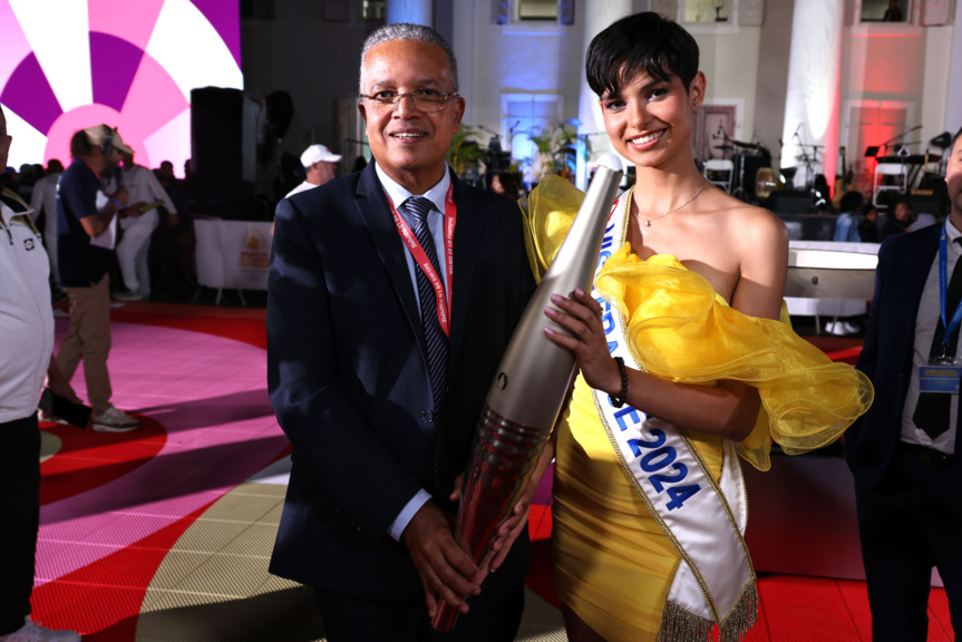 Cyrille Melchior, président du Déparment, et Eve Gilles, Miss France 2024, qui a des origines réunionnaises