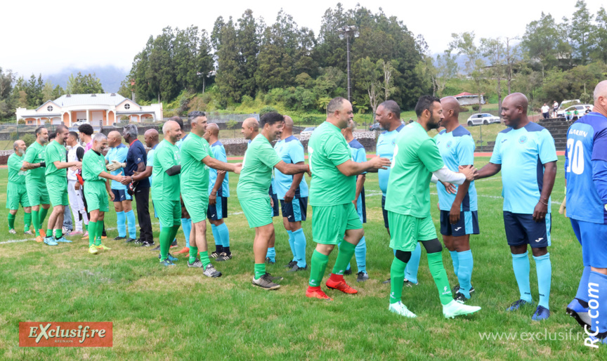 Echanges de poignées de mains, avant de commencer le match : le fair-play au rendez-vous