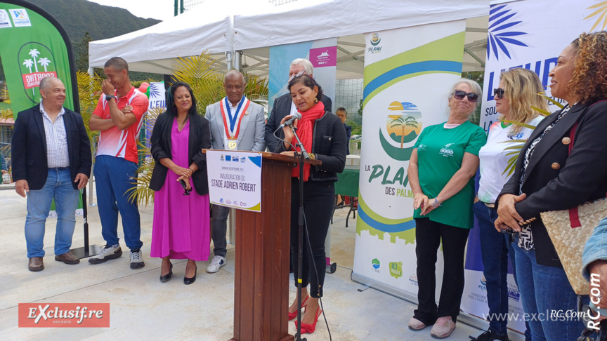 «Notre devoir, nous collectivités publiques, est de faciliter la pratique du sport», a déclaré Amandine Ramaye qui a aussi précisé que les travaux de réhabilitation du stade, ont coûté 2,6 millions d'Euros. 90% de ce montant proviennent du FEDER