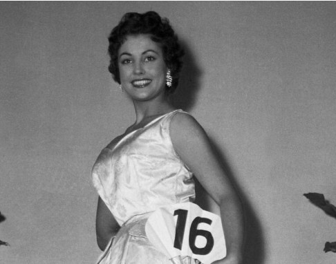 Véronique de Bibikoff avait 19 ans quand elle a été couronnée Miss France 1955