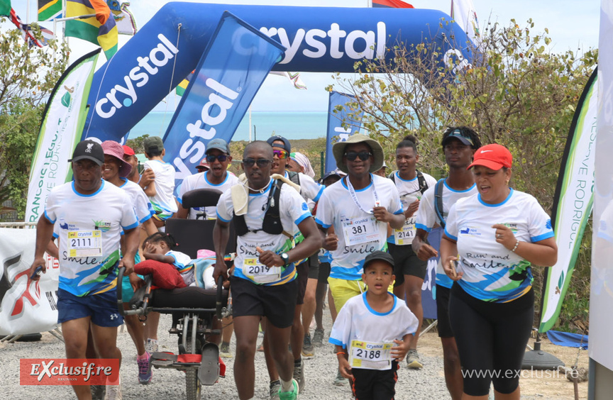 Départ des joelettes de la Fondation Père Favron à Port-Mathurin