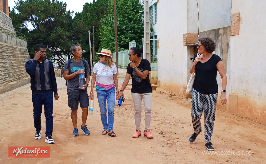 Visite guidée du village d'Akamasoa, en compagnie de Liva, directeur du collège