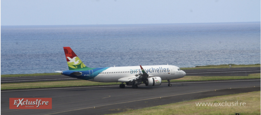 Atterrissage de l'Airbus A320 Néo sur la piste de l'aéroport Roland Garros ce lundi 30 décembre