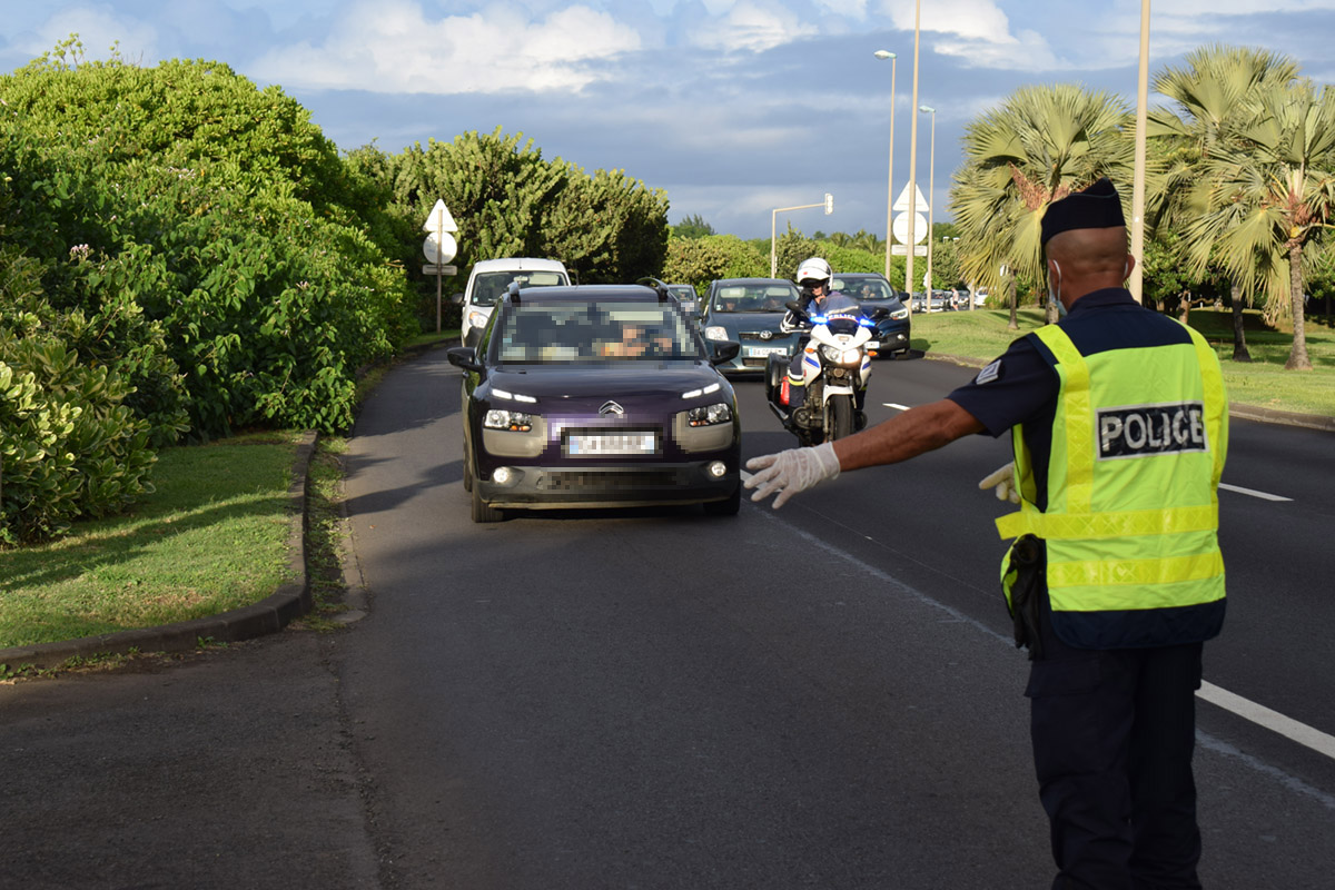 Contrôle de vitesse de la Police Nationale à la Jamaïque en présence du Préfet 