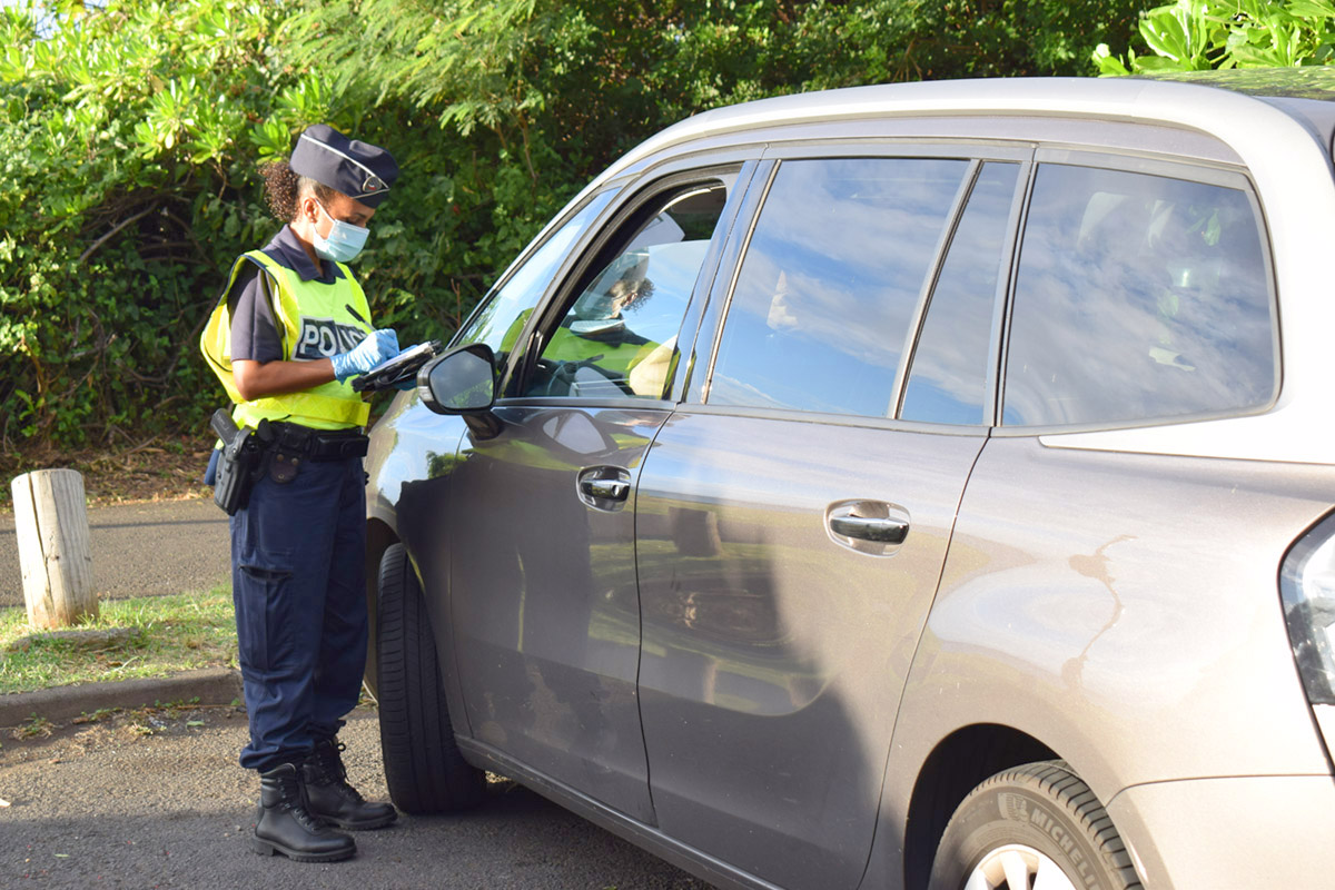 Contrôle de vitesse de la Police Nationale à la Jamaïque en présence du Préfet 