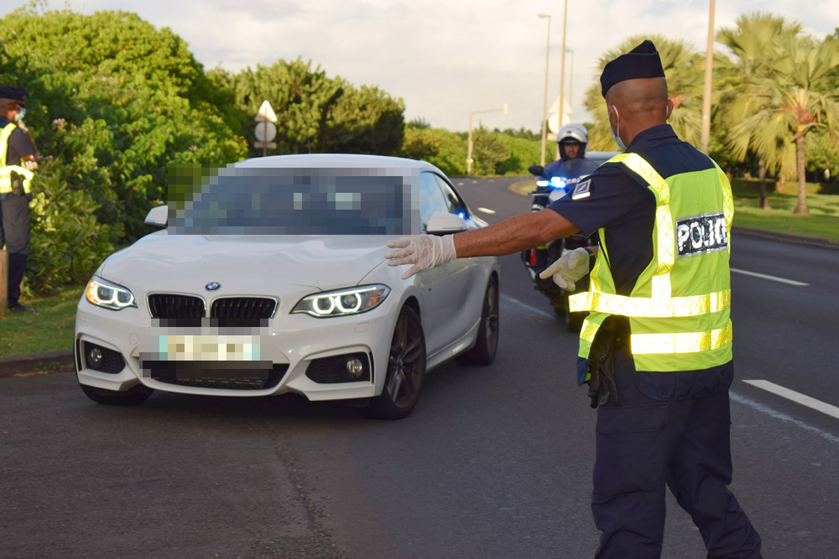 Contrôle de vitesse de la Police Nationale à la Jamaïque en présence du Préfet 