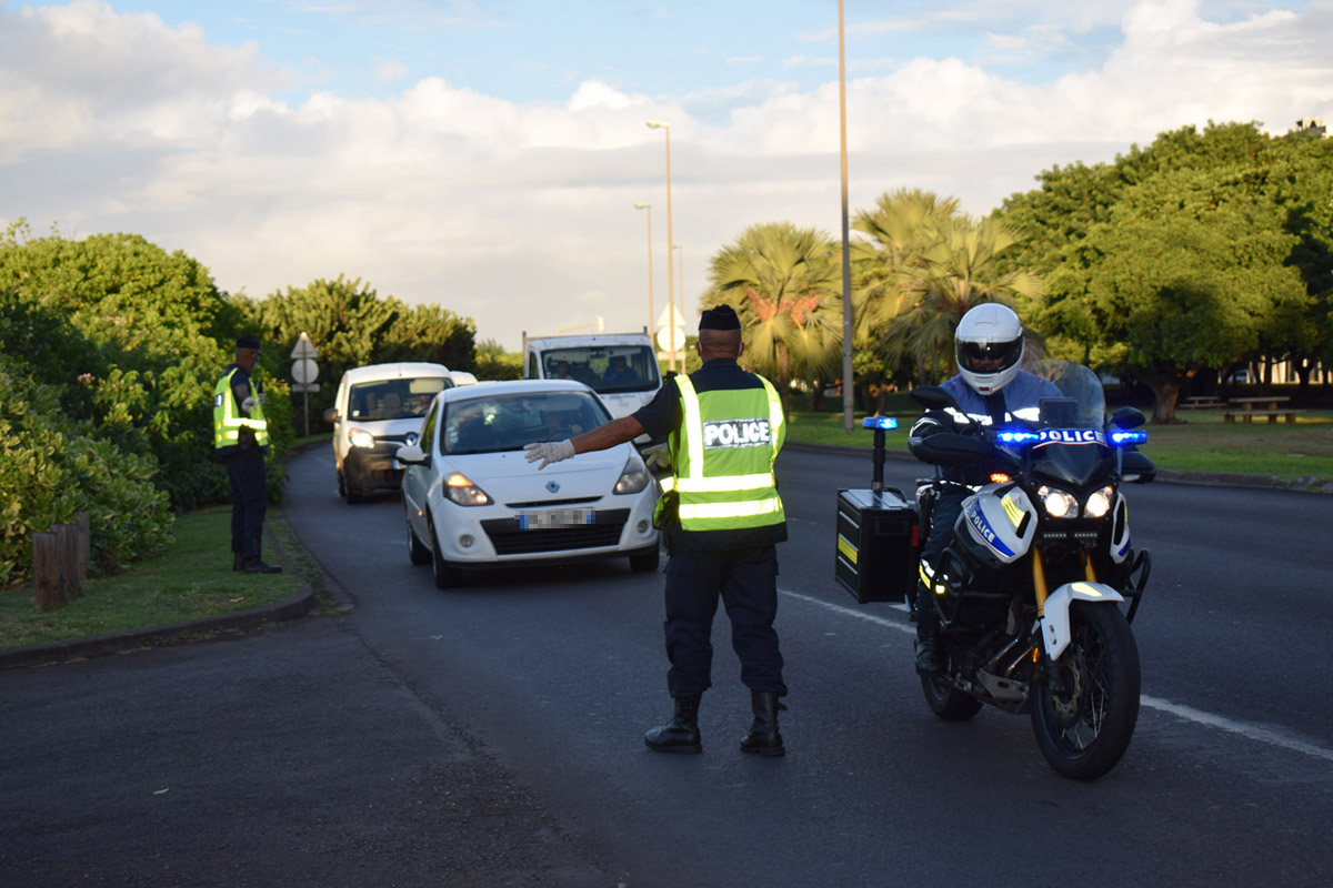 Contrôle de vitesse de la Police Nationale à la Jamaïque en présence du Préfet 