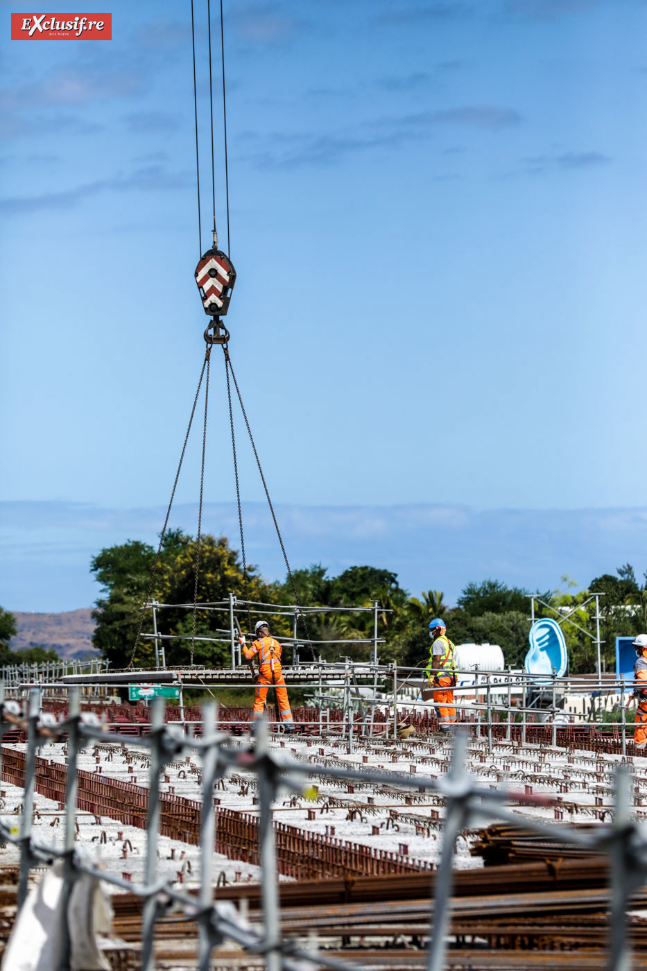 Didier Robert visite le chantier du pont de la Rivière des Galets et fait le point 