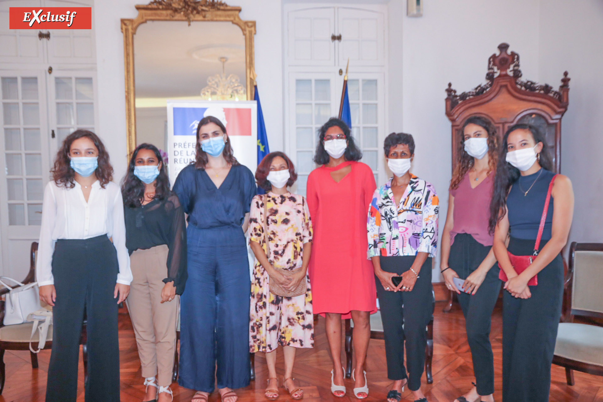 Anaelle Brillard, stagiaire à la DRDFE, Hasna Patel, stagiaire à l'ORVIFF, Inès Négrini, service civique à la DRDFE, Evelyne Berrichon, collaboratice à la DRDFE, Nadine Caroupanin, directrice à la DRDFE, Yolaine Blanpain, coordinatrice à l'ORVIFF, Alizée Martinez, service civique à la DRDFE, Dune Boisard, service civique à la DRDFE