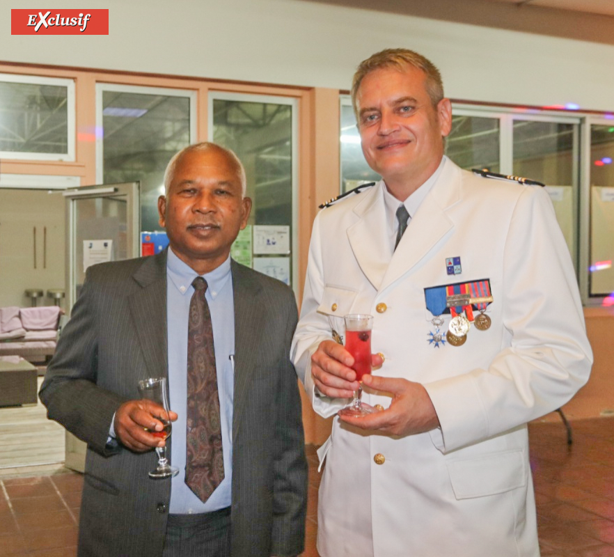 Jitendra Nath Majhi, consul général de l'Inde à La Réunion, et le lieutenant-colonel Romain Gaston