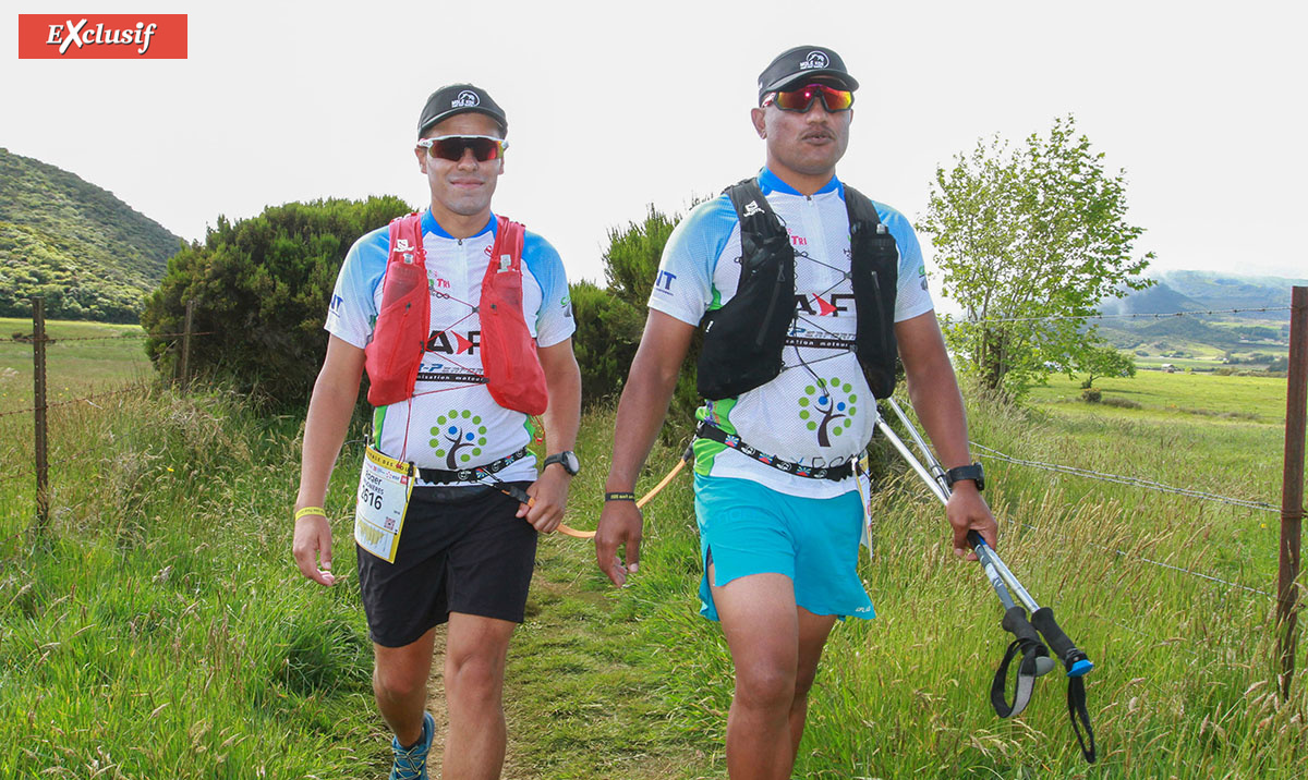 Le malvoyant Roger Prugnières et son guide Armand Sautron à Mare à Boue