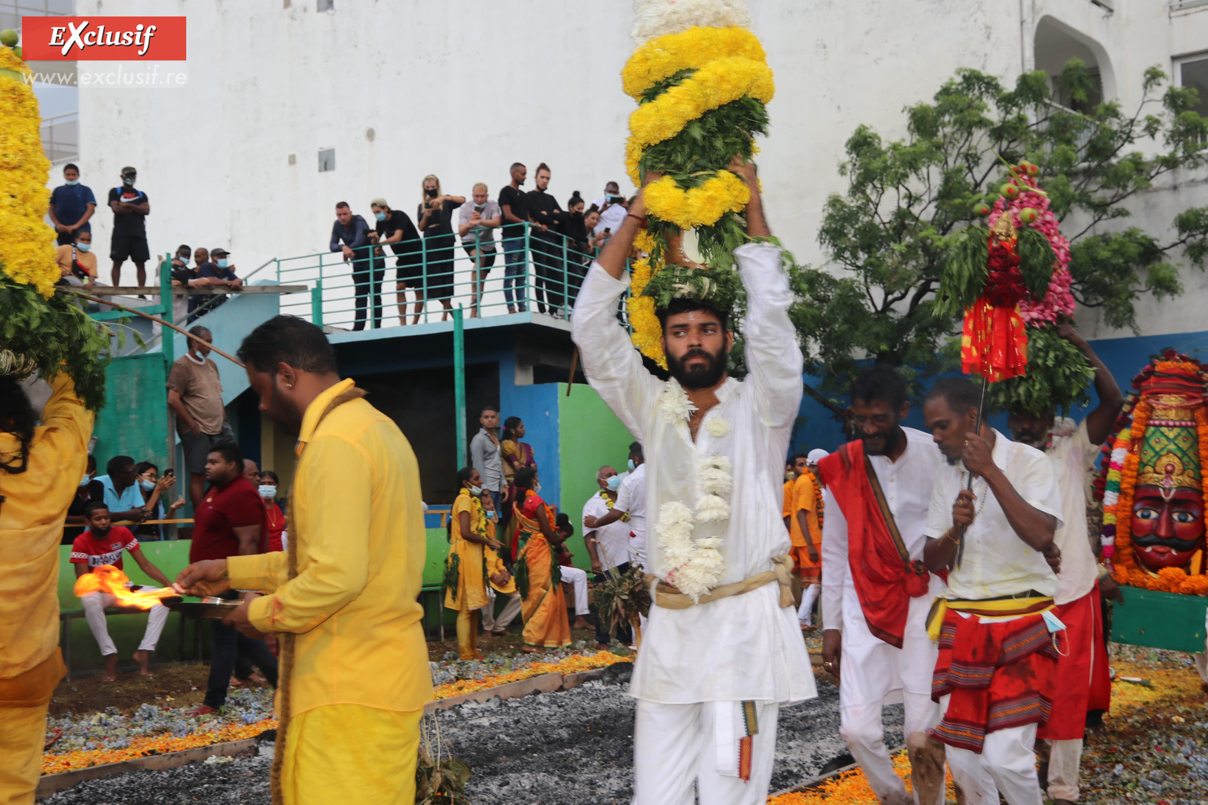 Marche sur le feu au temple tamoul du Chaudron: photos