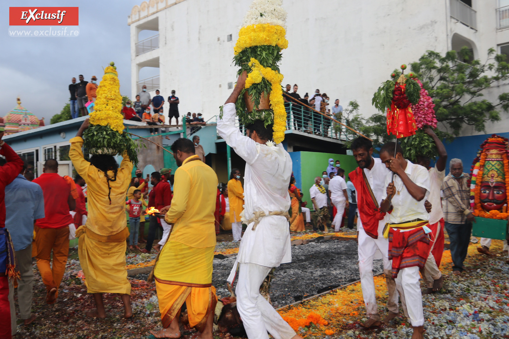 Marche sur le feu au temple tamoul du Chaudron: photos