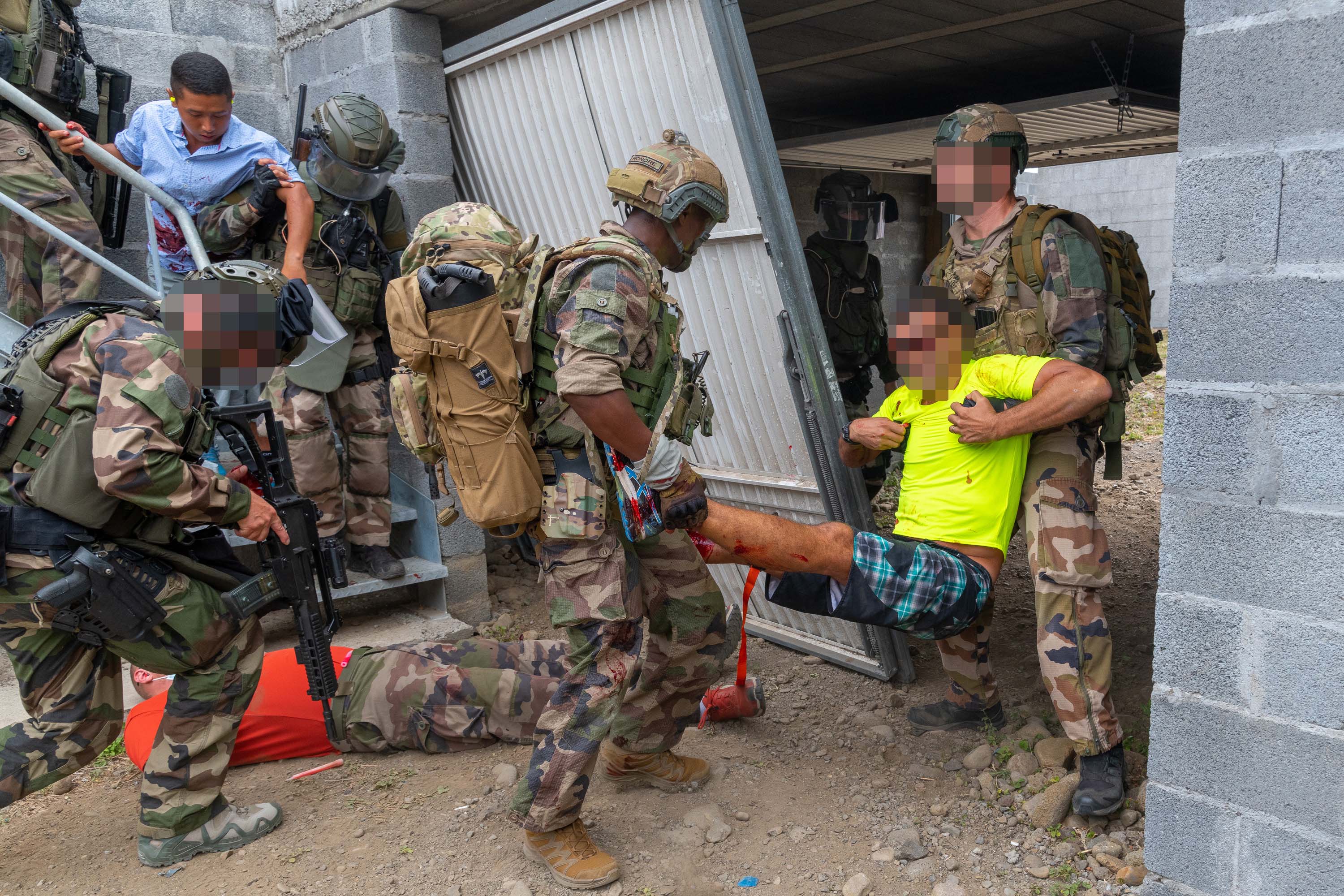 Des blessés grimés avec soin