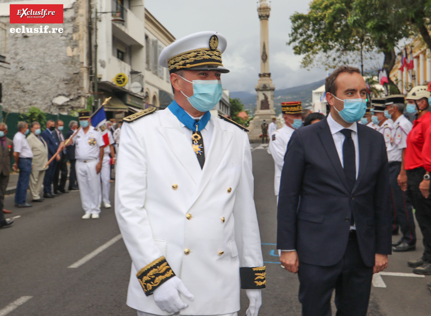 Sébastien Lecornu a remis des médailles au Préfet, aux gendarmes, policiers et pompiers