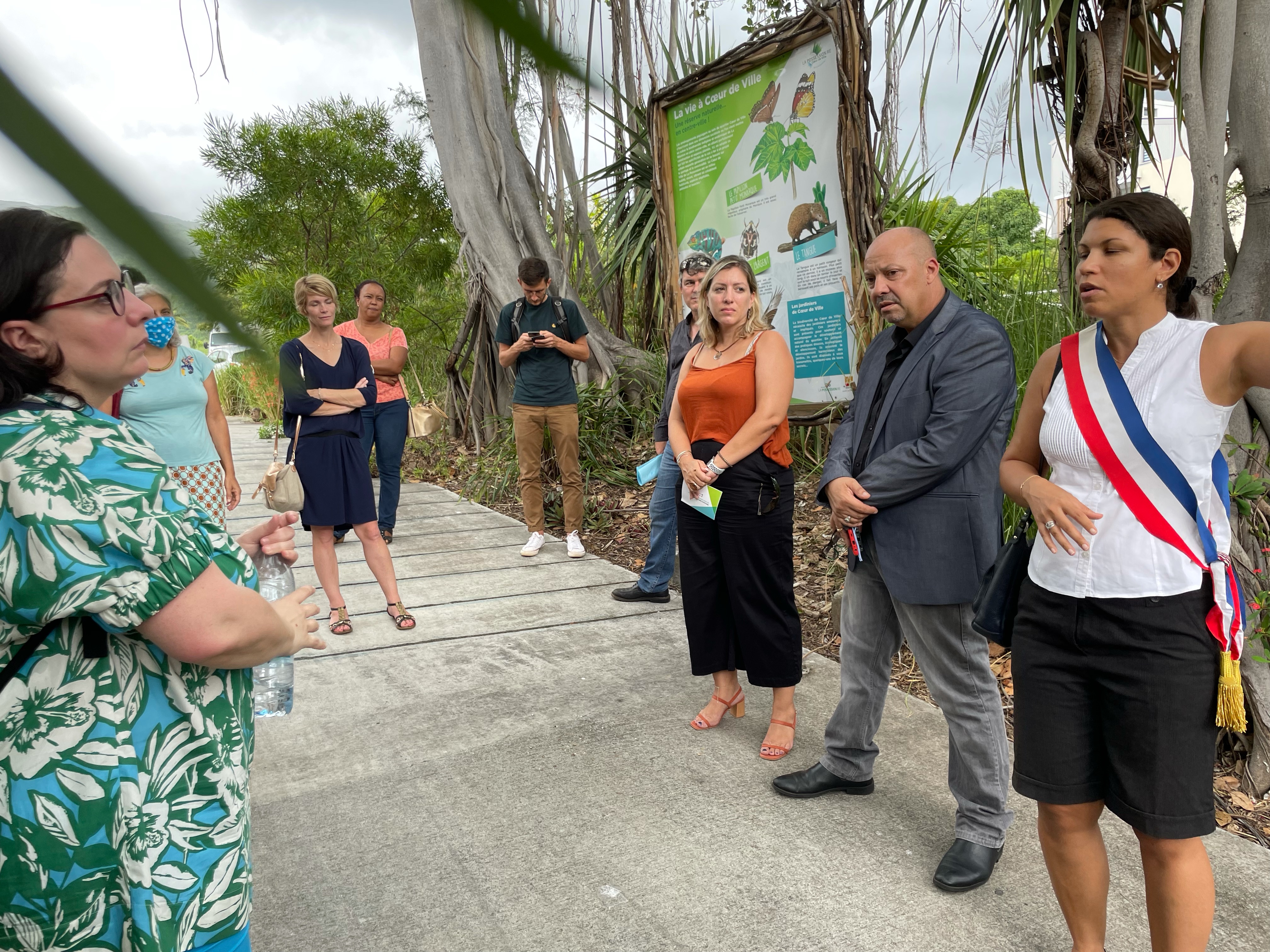 Visite du quartier Cœur de Ville à La Possession en présence de la maire Vanessa Miranville