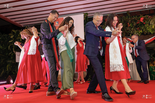 Le président Cyrille Melchior n'a pas hésité à danser sur les rtyhmes malgaches...