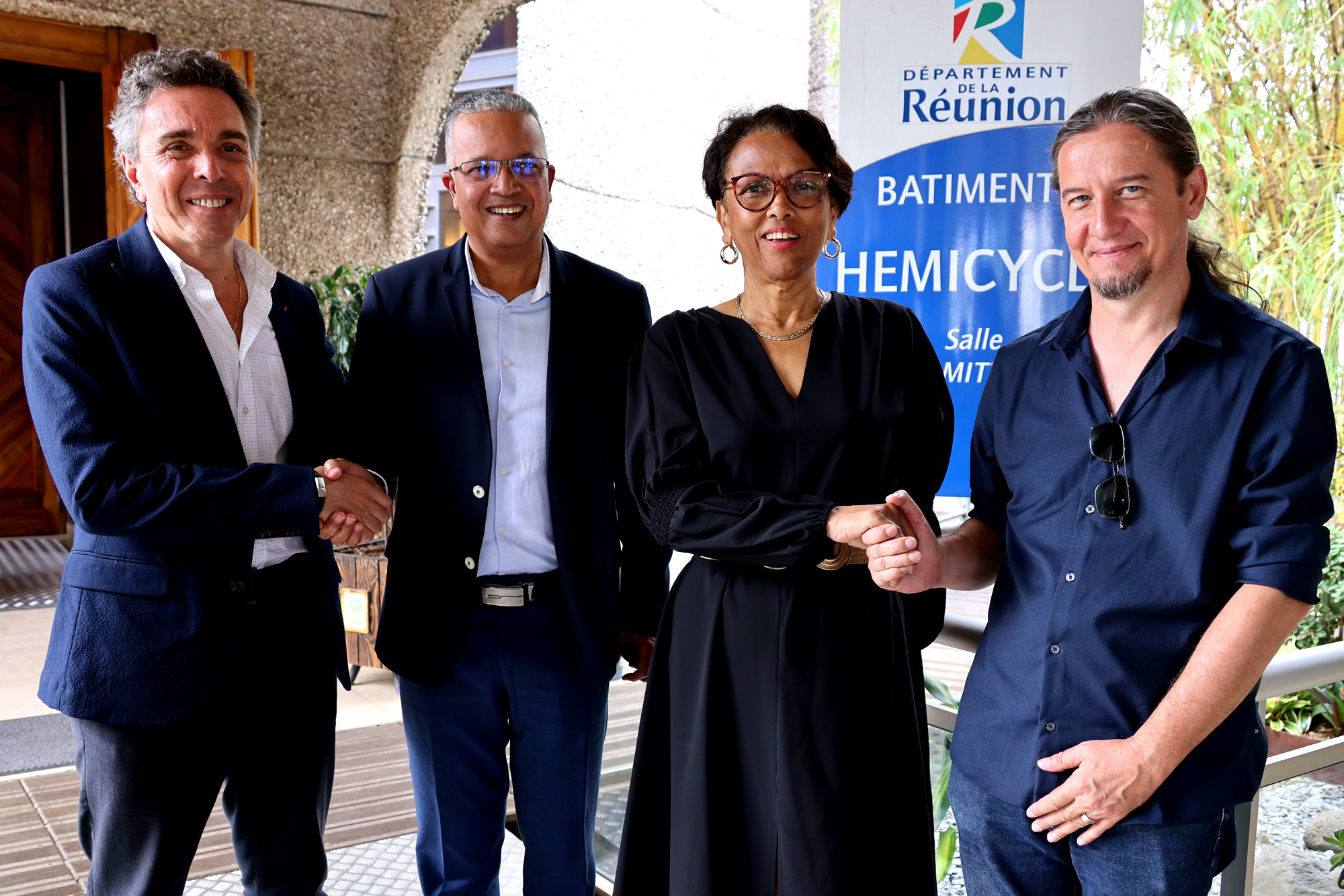 Thierry Boyer, directeur des Théâtres départementaux, Cyrille Melchior, président du Département, Béatrice Sigismeau, vice-présidente du Département, et Teddy Jamois, administrateur de Run Music