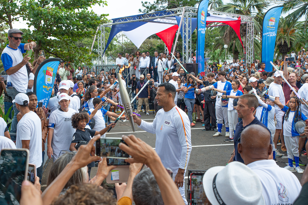 Flamme Olympique à La Réunion: un relais historique! 