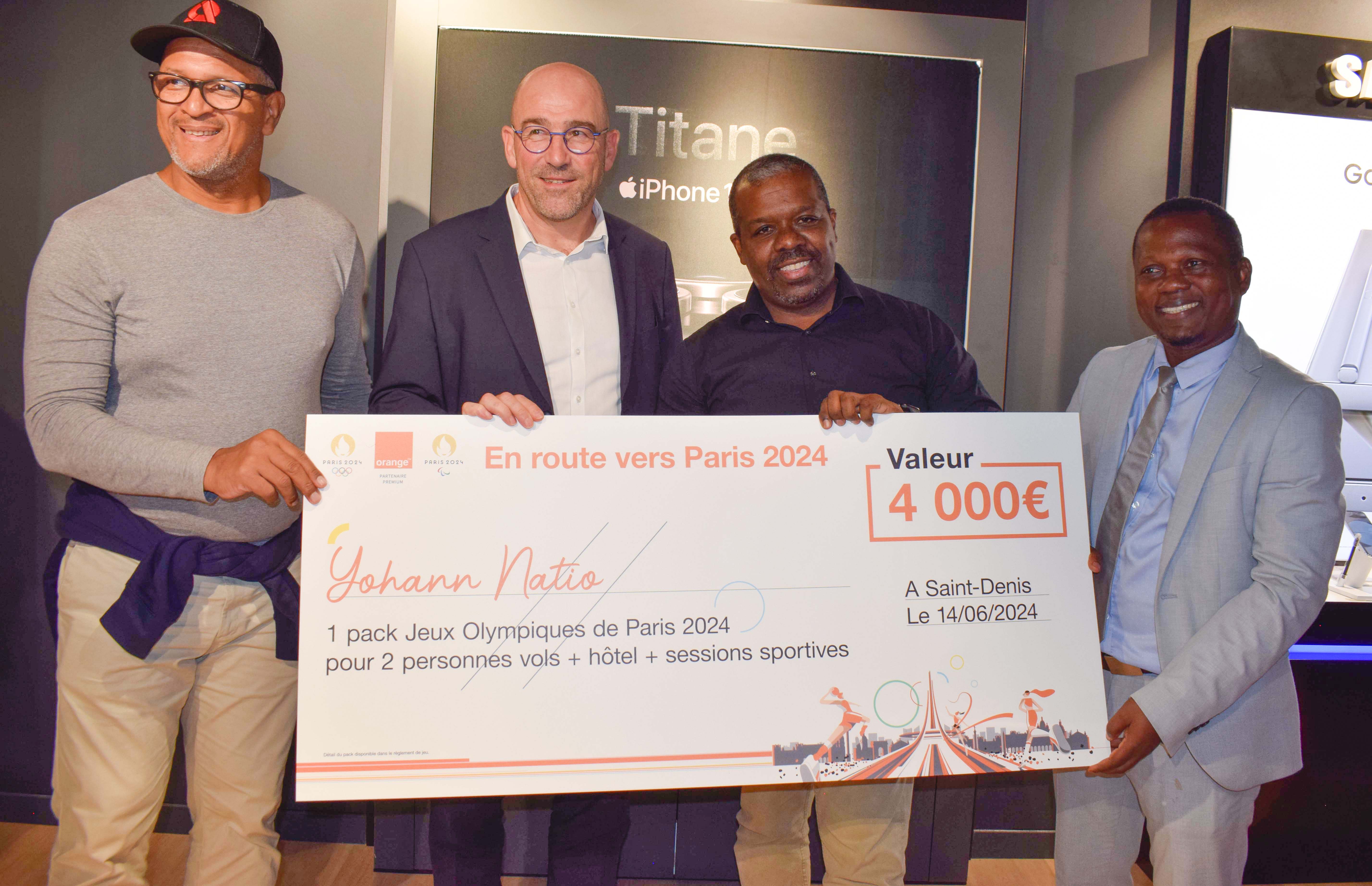 Remise des prix au jeu-concours Paris 2024 Orange Réunion