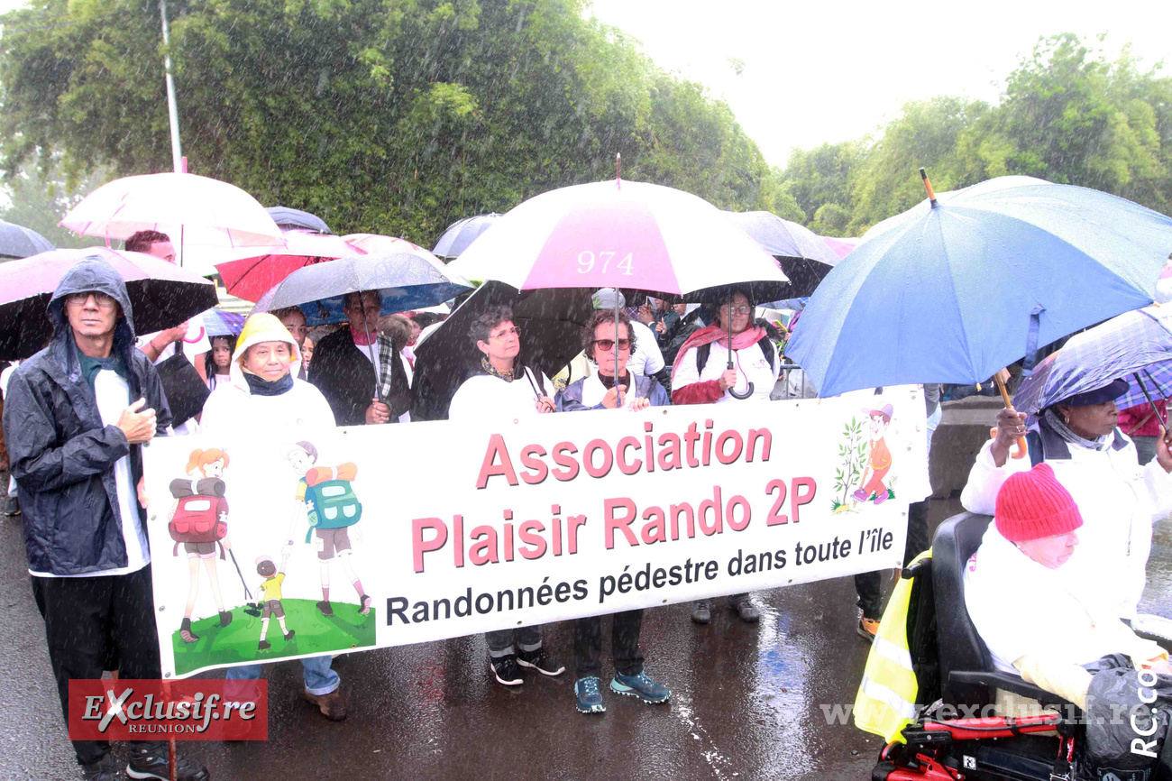 On a sorti les parapluies pour le défilé d'ouverture