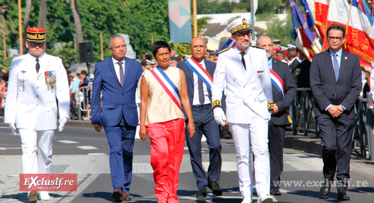 Les officiels à leur arrivée