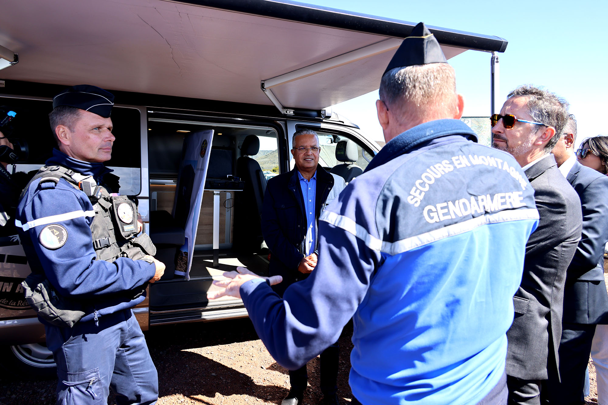 Volcan: un poste de gendarmerie mobile au Pas de Bellecombe Jacob